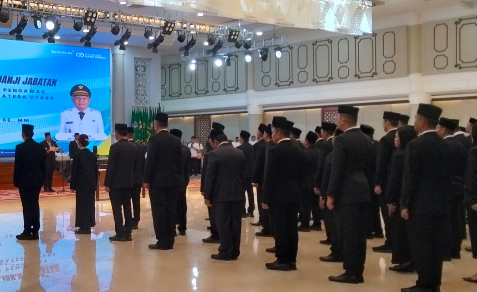 Gubernur Sumut Lantik 177 Pejabat Eselon III dan IV, Ingatkan Jangan Tergoda Ikut Yang Tidak Benar