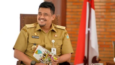 Gubernur Bobby Nasution Gratiskan SPP SMA/SMK Mulai 2026, Internet dan Listrik Sekolah Dikebut