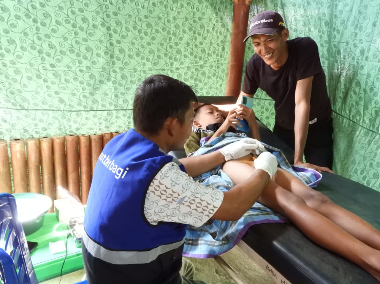 Libur Anak Sekolah, Ikut Berbagi Indonesia Bersama Laznas Nurul Hayat dan Majelis Taklim Al-Bayyan Adakan Khitan Ceria di Desa Siahap