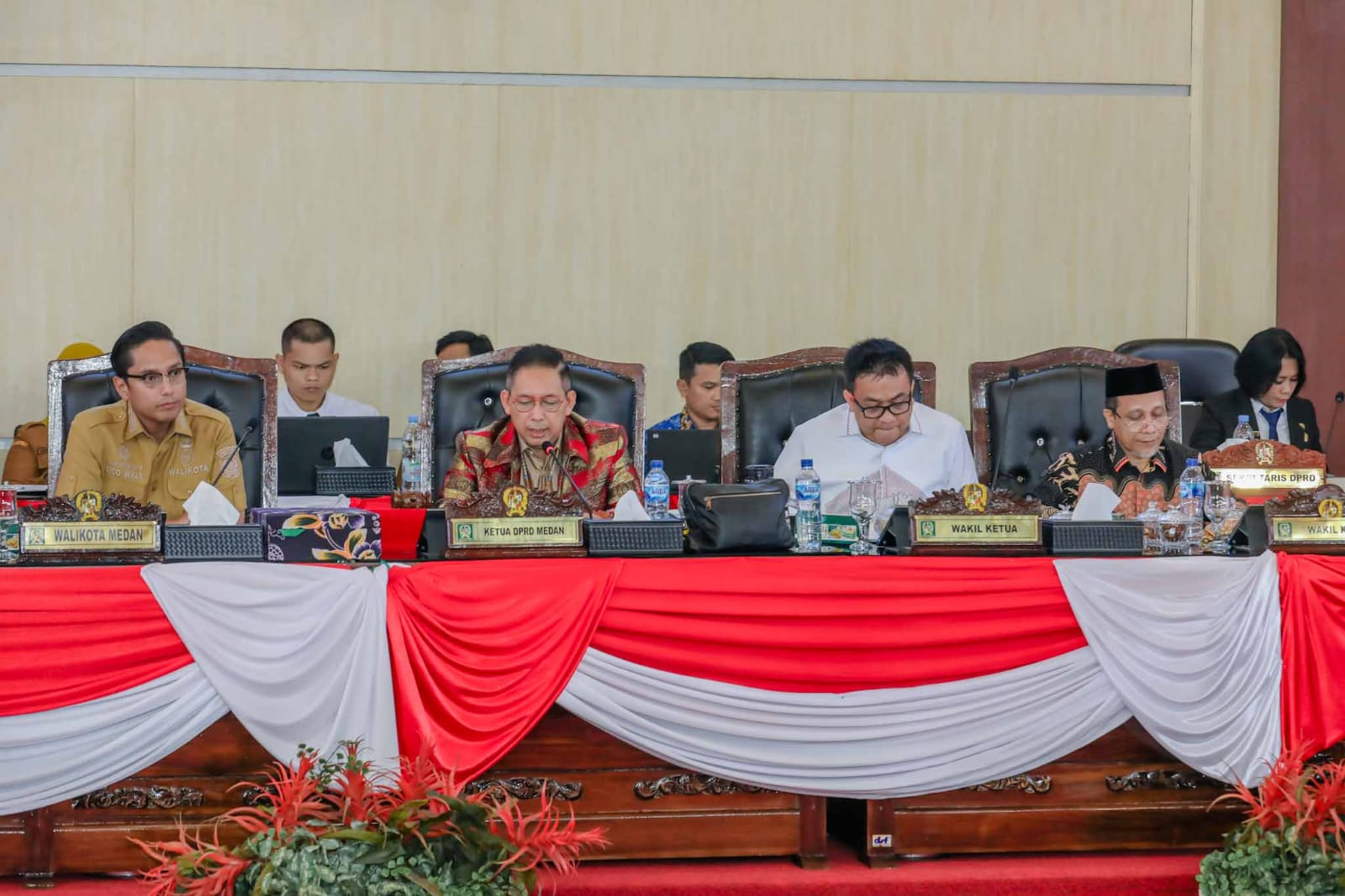 Rico Waas Hadiri Paripurna DPRD, Umumkan Pergantian Wakil Ketua dari PKS