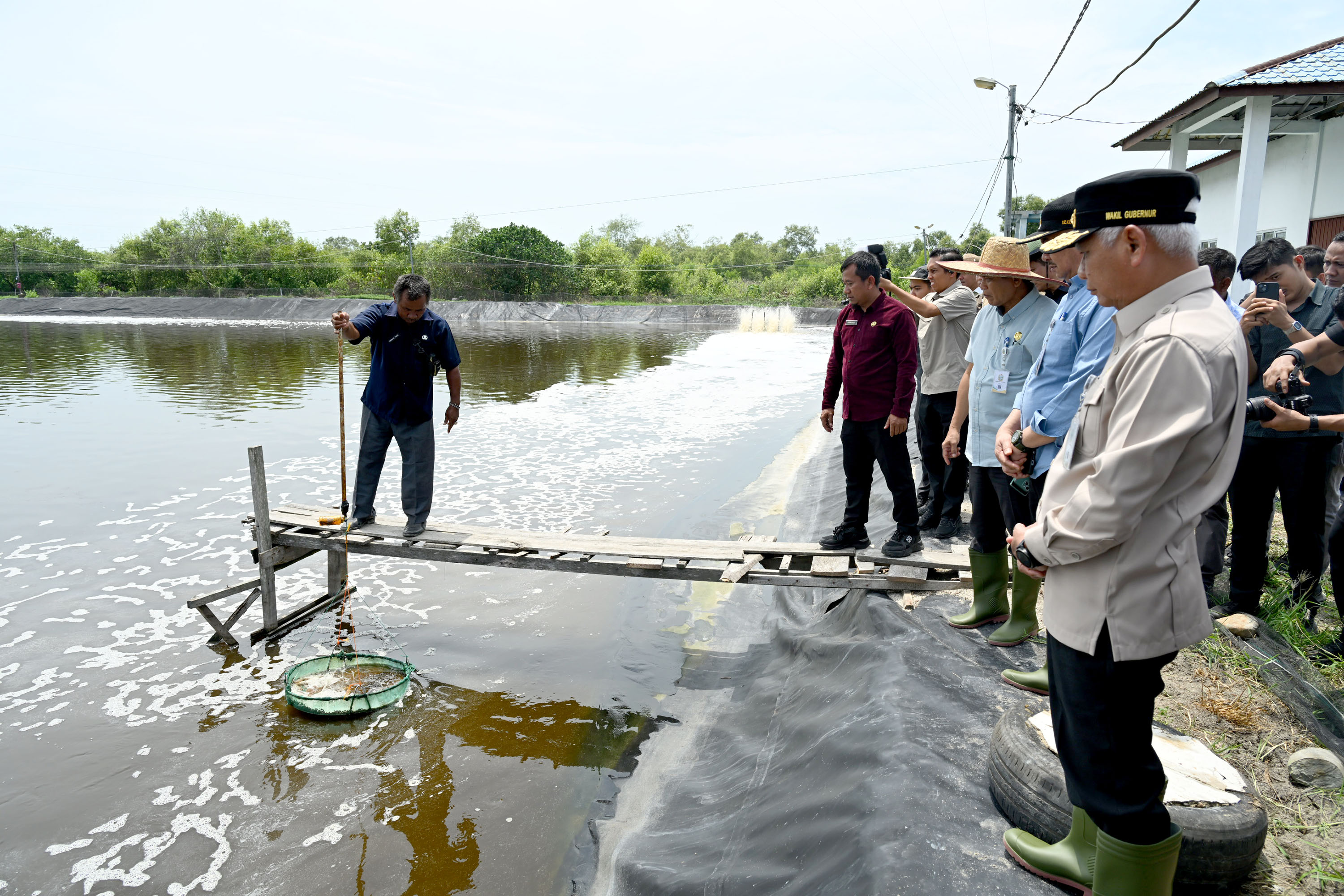 Tinjau UPTD BIAPAL Sialang Buah, Wagub Sumut Surya Dorong Peningkatan PAD Sektor Perikanan