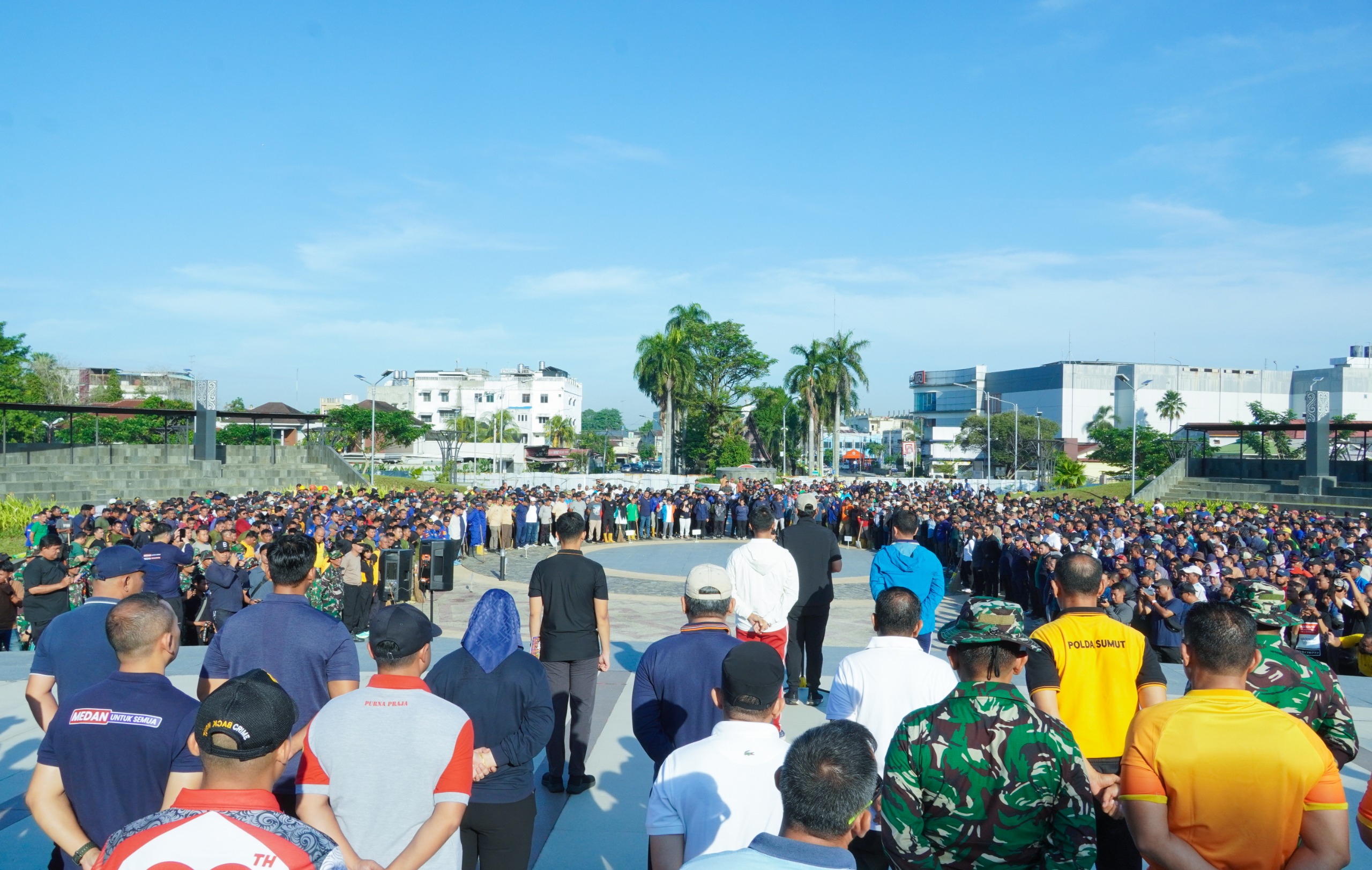 Pimpin Gotong Royong Massal di Stadion Teladan, Rico Waas Tegaskan Medan Siap Jadi Tuan Rumah Diajang Internasional
