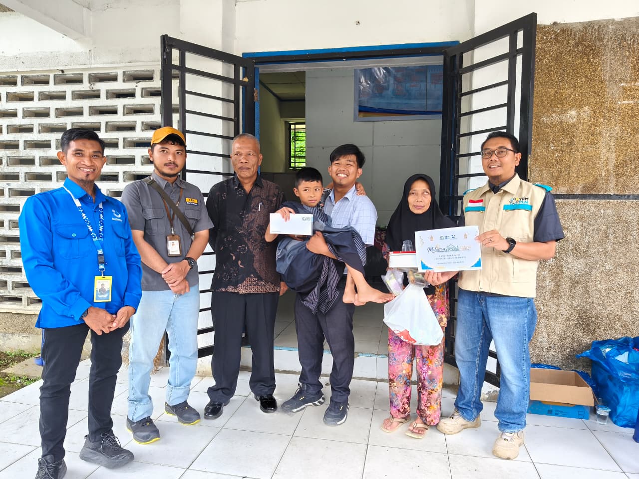 Muharram Ceria, YBM PLN Khitan 50 Anak Dhuafa di Muara Sipongi