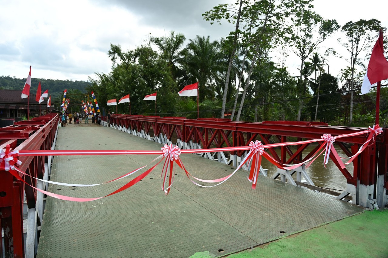 Resmikan Jembatan Bailey di Tapteng, Bobby Nasution Janji Beri Modal Usaha untuk Warga