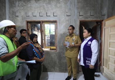 Air Mata Nurbaini Pecah, Rumah Lapuk dan Bocor Puluhan Tahun Kini Diperbaiki Jadi Hunian Layak oleh Rico Waas