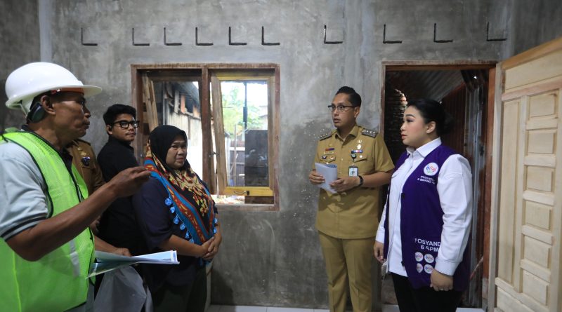 Air Mata Nurbaini Pecah, Rumah Lapuk dan Bocor Puluhan Tahun Kini Diperbaiki Jadi Hunian Layak oleh Rico Waas