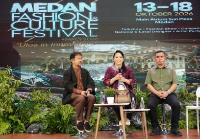 Rico Waas Dorong Ulos Menembus Pasar Fesyen Dunia