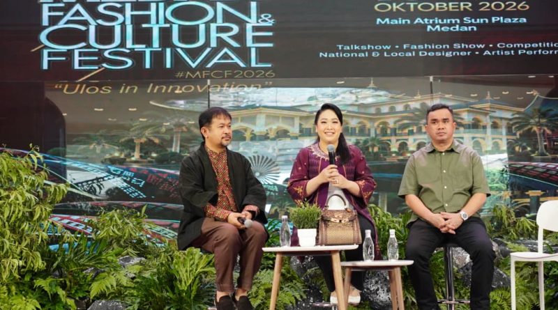 Rico Waas Dorong Ulos Menembus Pasar Fesyen Dunia